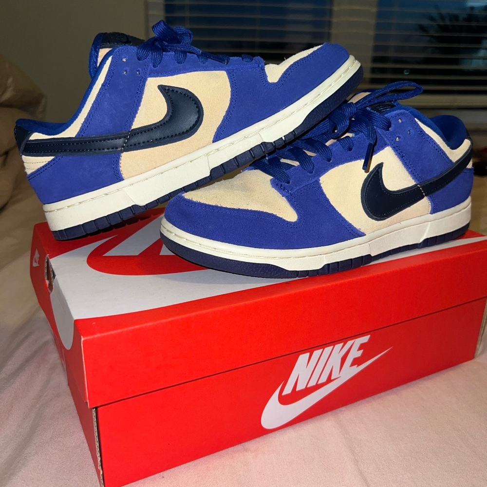 Nike Dunk Womens in color way deep royal blue